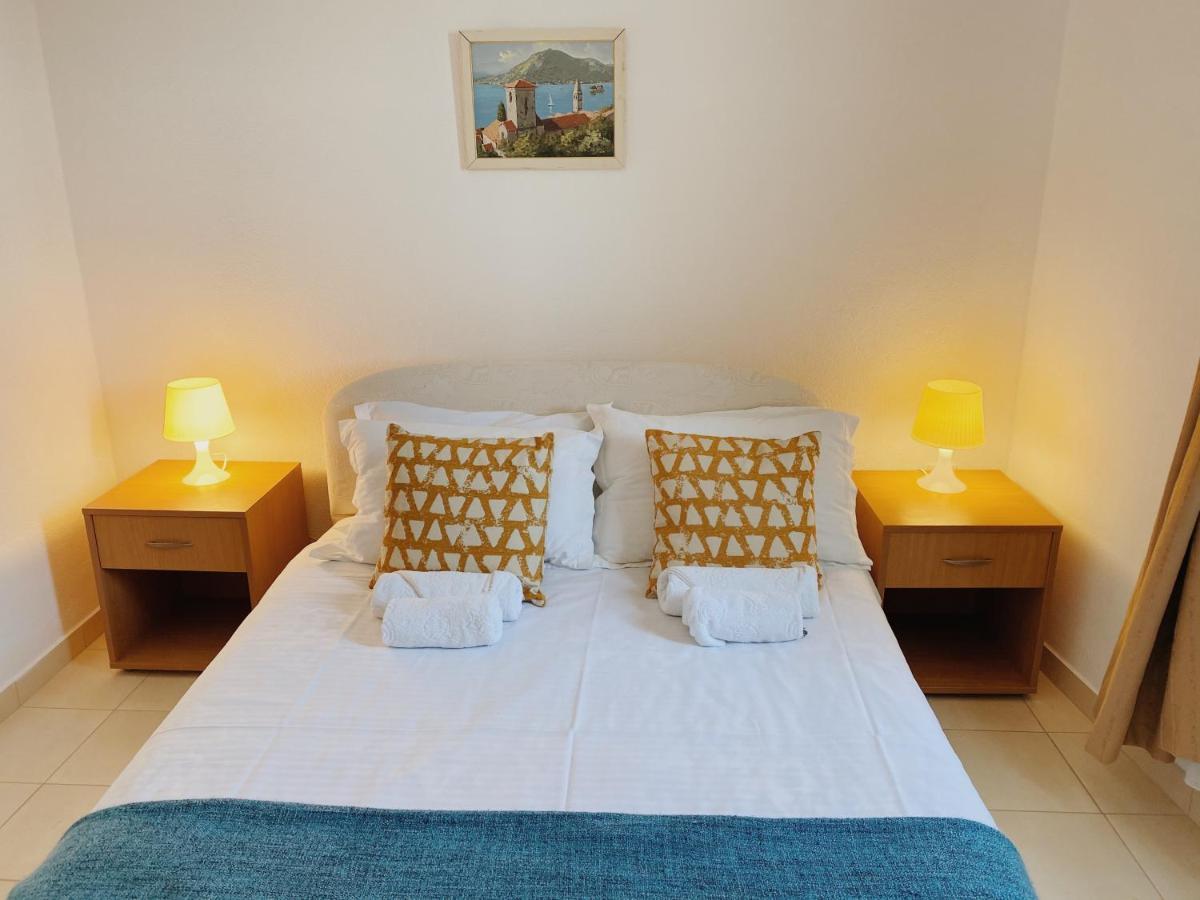 Apartments Sneki Baošići Екстериор снимка